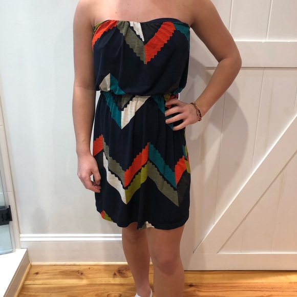 Women’s medium strapless geometric pattern dress - Picture 1 of 4